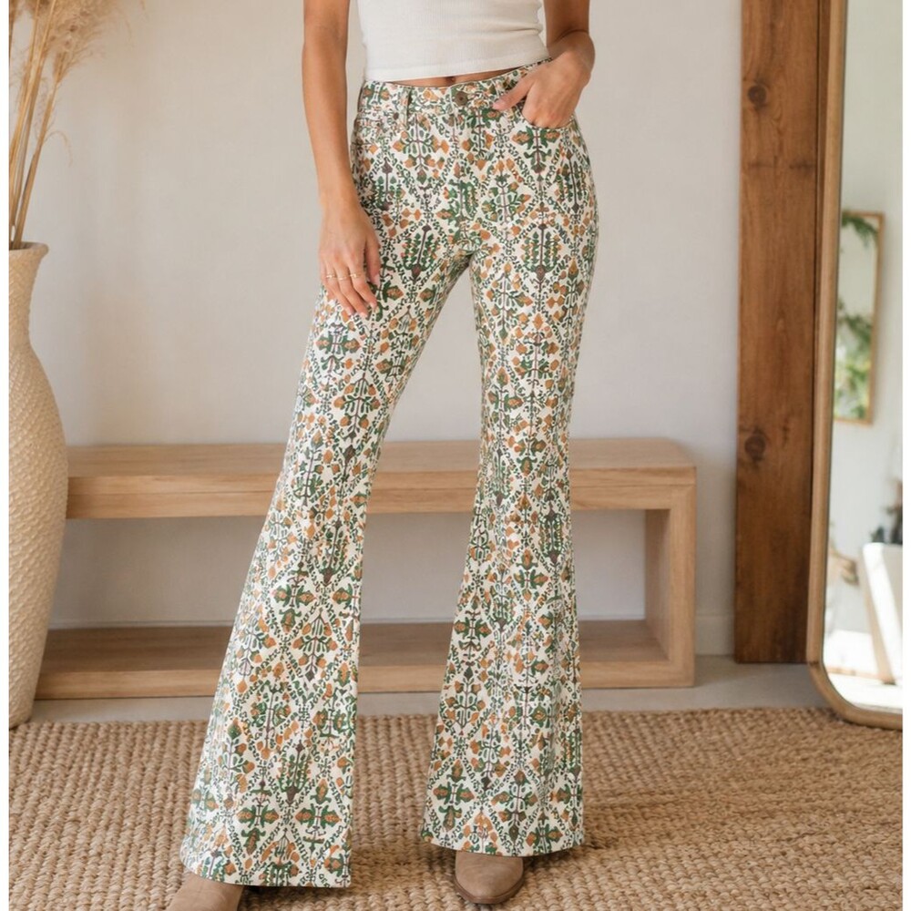 Wrangler High Rise Fierce Flare Jeans Women's Floral Print Size 12 / 31 x 32 NWT